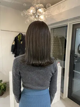 ミディアム Koto🌿 ブリーチなしカラーのヘアスタイル