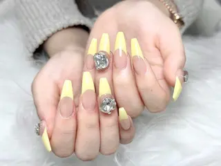 セミロング momo 長さだしのネイルデザイン