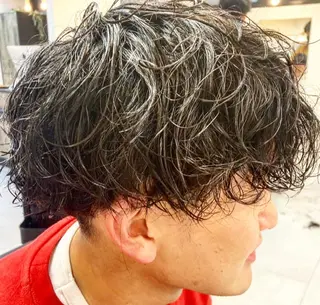 ショート パーマ メンズ 三浦 寛都のヘアスタイル