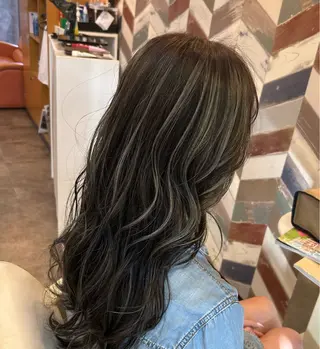 ロング カラー stylist 静音「LEON」のヘアスタイル