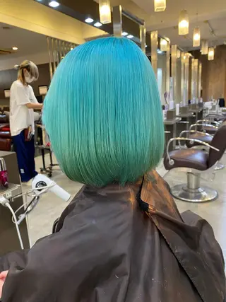 ショート カラー パーマ ヘアアレンジ メンズ キッズ ネイル mana 暖色カラーカットのヘアスタイル
