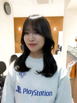 ミディアム カラー yiye shioriのヘアスタイル
