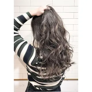 ロング EIGHT plum TOKIOリミテッドのヘアスタイル