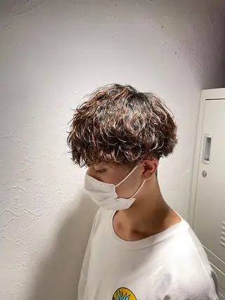 ショート カラー パーマ ヘアアレンジ メンズ アイブロウ スパイキー/フェザー /波巻き/かいとのヘアスタイル