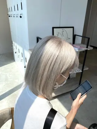 ミディアム カラー 艶ハイトーンブリーチ 🌈小林侑雅のヘアスタイル