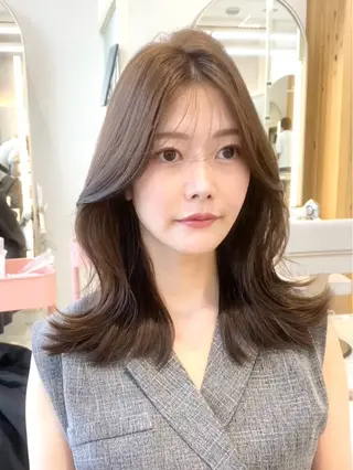 ミディアム 韓国くびれレイヤー 🇰🇷はづきのヘアスタイル