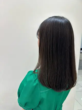 ミディアム カラー タイトボブ個性派カラ ーAKANEのヘアスタイル