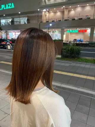 ミディアム ルナ|縮毛矯正 ×デザインカラー🥝のヘアスタイル