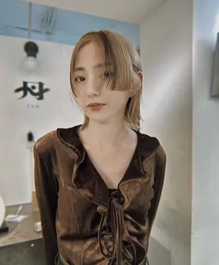 ミディアム カラー 毛流れセンターパート Sakiのヘアスタイル