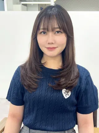 ミディアム 八尾 幸那のヘアスタイル