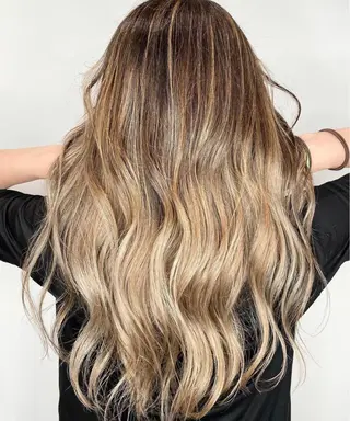 セミロング カラー デザインカラーウルフ 宙也のヘアスタイル