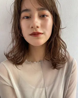 ミディアム 緑川 瑞穂のヘアスタイル