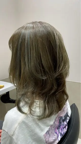 ミディアム カラー 佐野 えり奈のヘアスタイル
