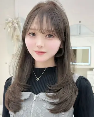 ロング 韓国レイヤー/天神 ダブルカラー/真白のヘアスタイル