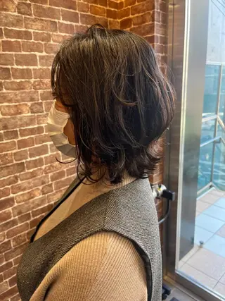 ミディアム パーマ ヘアアレンジ メンズ キッズ ネイル マツエク・マツパ アイブロウ 久木原 ゆりのヘアスタイル