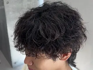 パーマ メンズ シャドウ/フェザー パーマメンズりつきのヘアスタイル