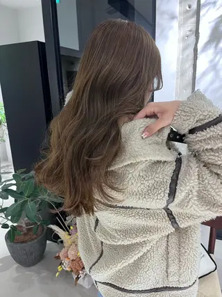 ロング Yui⭐️ 透け感カラーのヘアスタイル