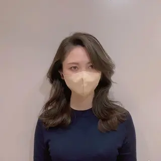 セミロング パーソナルカラー lapiax阿部のヘアスタイル