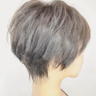 ショート カラー 上田 篤史のヘアスタイル