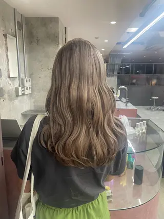 ロング 鈴木瑛里／ブロンド ベージュ／男女のヘアスタイル