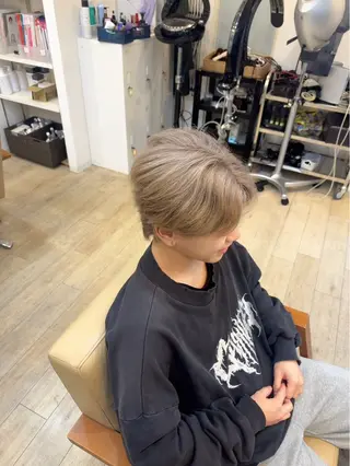 カラー メンズ 日比 海夏太のヘアスタイル