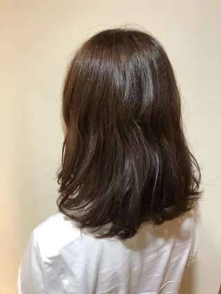 ミディアム カラー MIOベージュカラー 柔らかいカラーのヘアスタイル