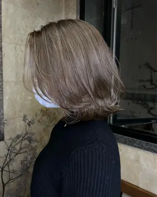 セミロング カラー 🌟小顔レイヤー× 赤み消し透明感カラーのヘアスタイル