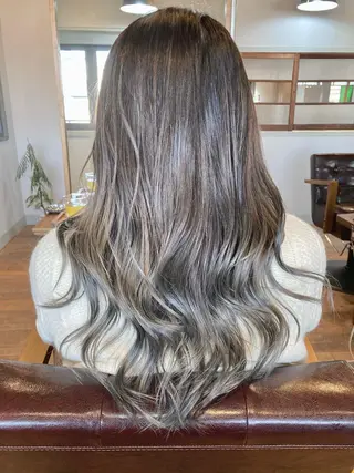 ロング タカツド ユウキのヘアスタイル