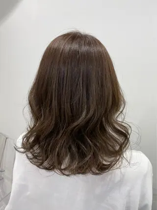 セミロング カラー ブリーチ縮毛矯正加藤 赤み無し透明感ヘアのヘアスタイル