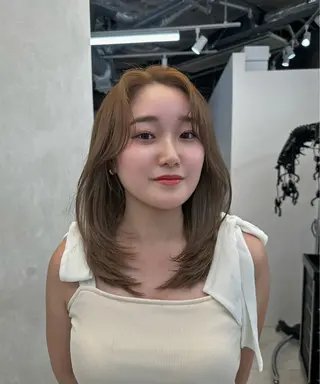 セミロング カラー 韓国風レイヤーカラー ライムのヘアスタイル