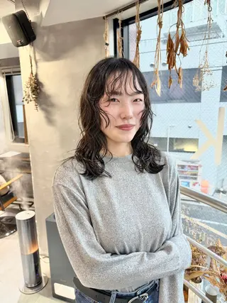 セミロング パーマ ウルフ レイヤー パーマ🪐MANAのヘアスタイル