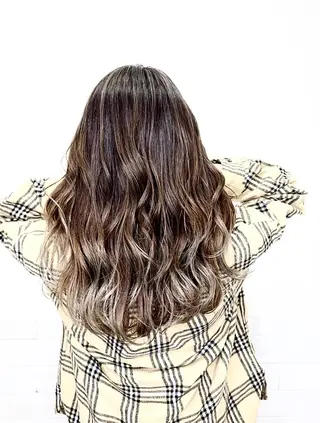 セミロング カラー lucia RYOのヘアスタイル