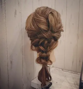 ヘアアレンジ セミロング 植田 真理のエステ・リラクイメージ