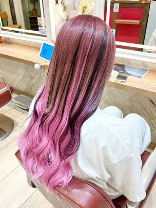 ロング ハイトーンカラー シールエクステのヘアスタイル