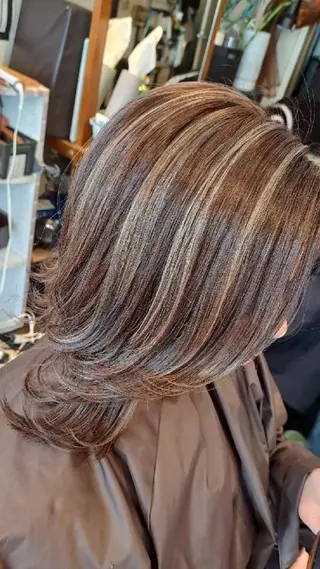 ミディアム カラー グラッドヘアー所属・グラッド ヘアーのヘアスタイル