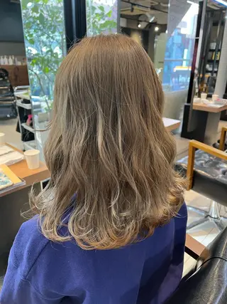 ミディアム カラー ヘアアレンジ キッズ ネイル マツエク・マツパ アイブロウ 透明感カラー🤎 ゆりのヘアスタイル