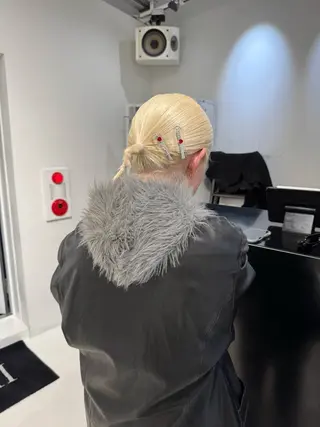 ミディアム カラー ヘアアレンジ 艶ハイトーン/ヘア アレンジAYAKAのヘアスタイル