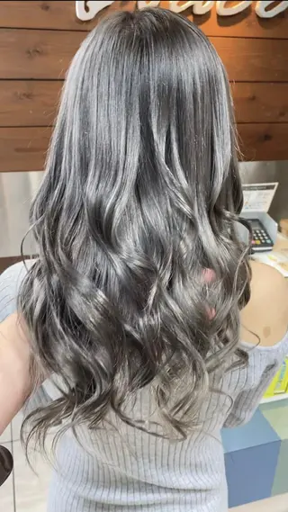 ロング カラー ヘアアレンジ 川上 麻梨阿のヘアスタイル