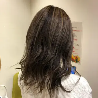 ロング カラー 伊東 彩花のヘアスタイル