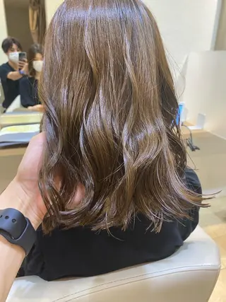 セミロング カラー パーマ ヘアアレンジ メンズ キッズ ネイル マツエク・マツパ 韓国🇰🇷レイヤー カットオリーブカラーのヘアスタイル