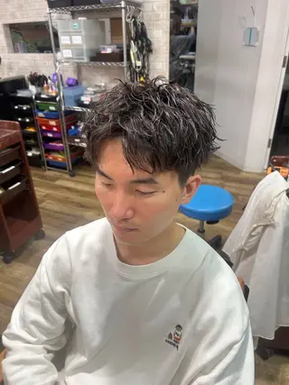 ショート パーマ メンズ 鶴田 将清のヘアスタイル