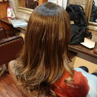 セミロング カラー 美髪 カラーリストのヘアスタイル