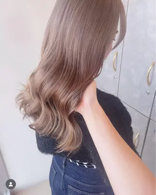 ロング カラー 三ツ木 真由のヘアスタイル