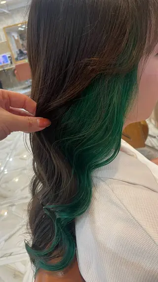 ロング カラー 松田 唯叶のヘアスタイル