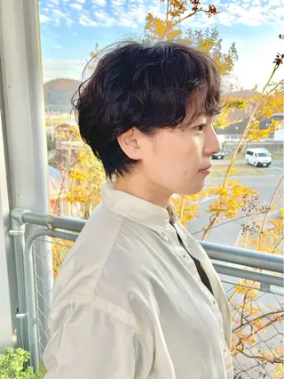 ショート カラー パーマ 岡田 恭明のヘアスタイル