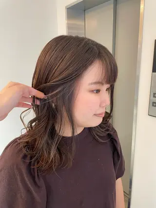 ミディアム 亀山 由里菜のヘアスタイル