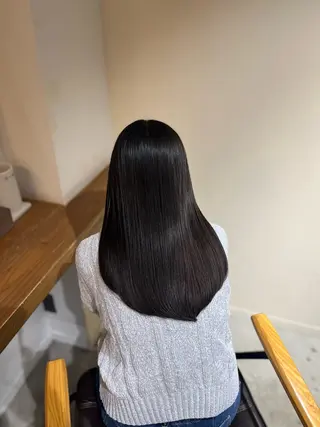 ミディアム 塩川ももこ/ 自然な縮毛矯正のヘアスタイル