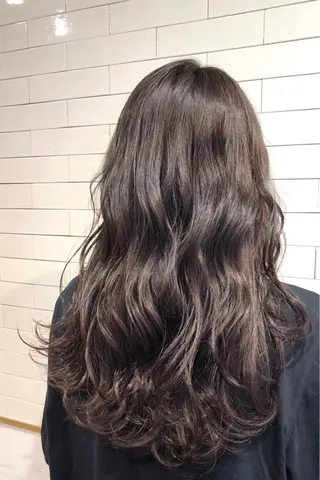 セミロング カラー 髪質改善⌇透明感 カラー⌇川上葵のヘアスタイル
