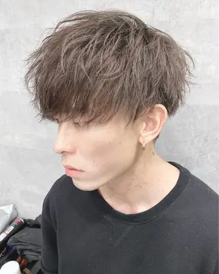 カラー メンズ 西 千穂乃のヘアスタイル