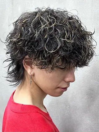 ミディアム カラー パーマ メンズ DAZZLE hair BLAST所属・メンズ美容師/ フェザー/池戸晴也のヘアスタイル
